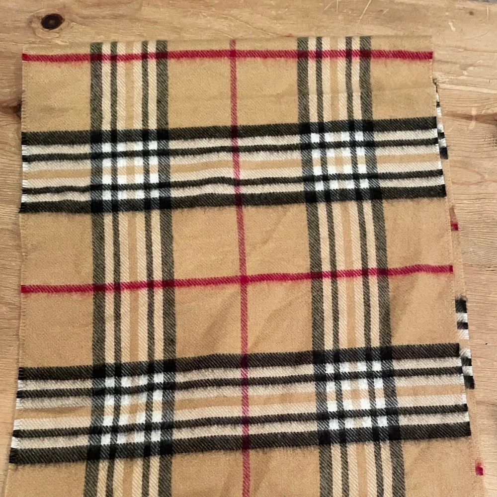 V Fraas Cashmink Burberry Print Soft Tartan Plaid Scarf Gold Black Camel Color